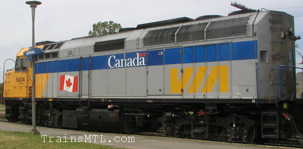 Locomotive VIA6404 with old colors / Locomotive VIA6404 avec les